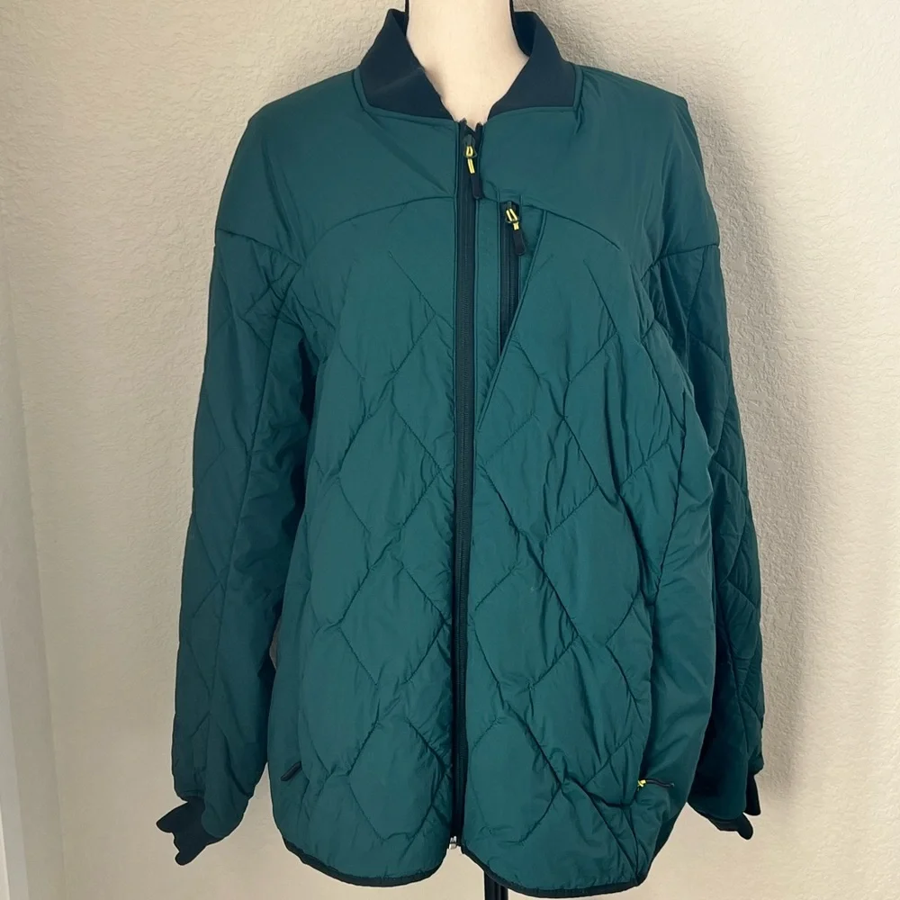 Duluth Trading Company Men’s Bomber Hooded Quilted Jacket